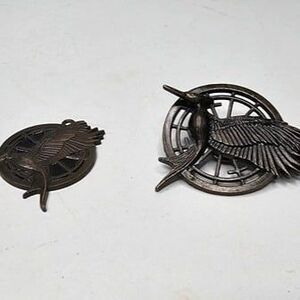 Lionsgate Entertainment 2013 Mocking Jay Pendant (no chain) and Brooch Pin Set